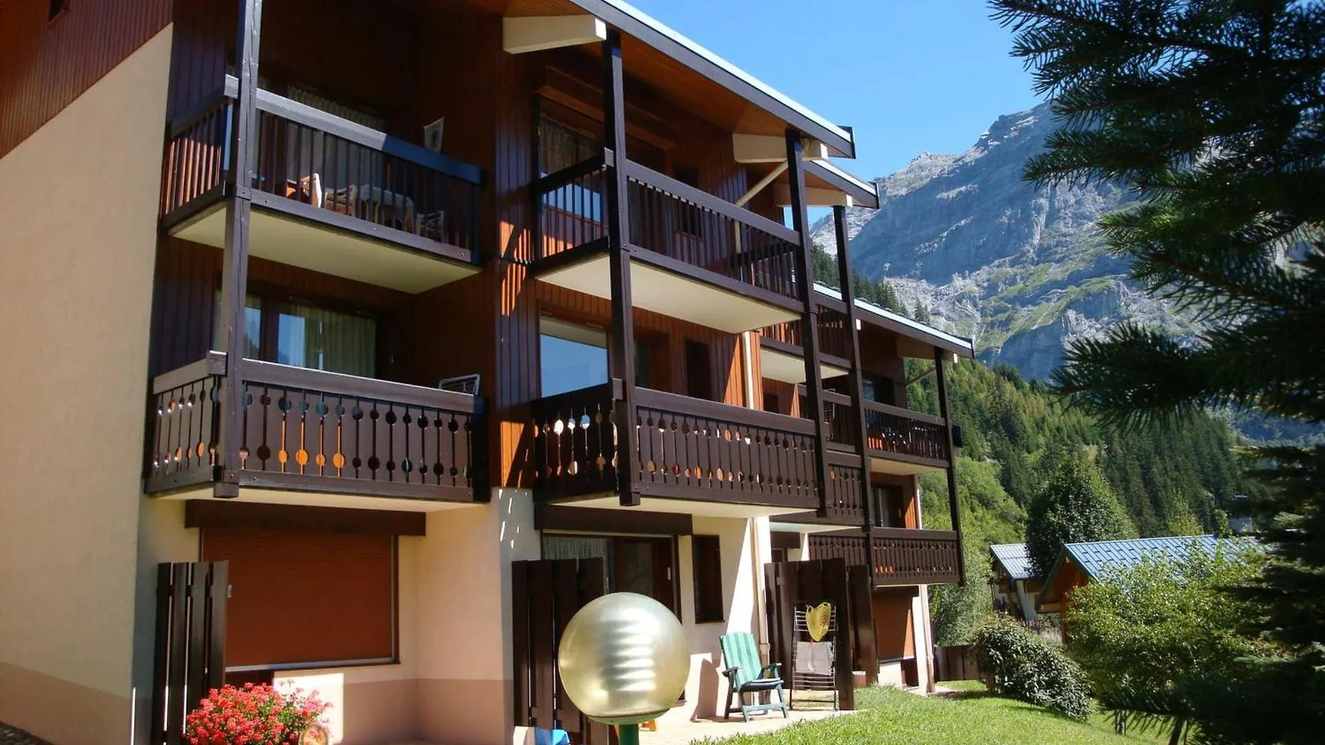 Appartement Ensoleille Avec Balcon, Piscine Chauffee, Proche Pistes Et Centre, 4 Pers. - Fr-1-464-220 Pralognan-la-Vanoise 0*,  France
